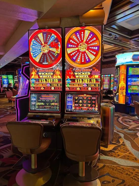 Slot machine reels